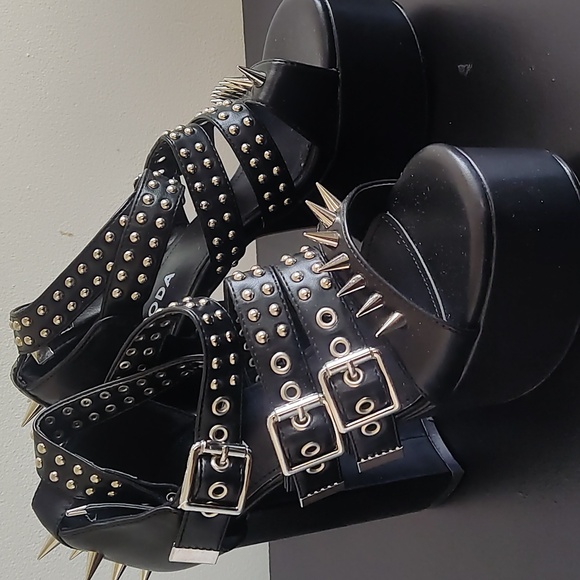 Revin Platform Sanadals - Picture 11 of 14